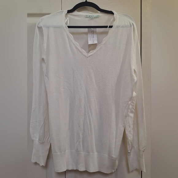 XL Cleo Women's V-Neck White Sweater - Picture 1 of 4